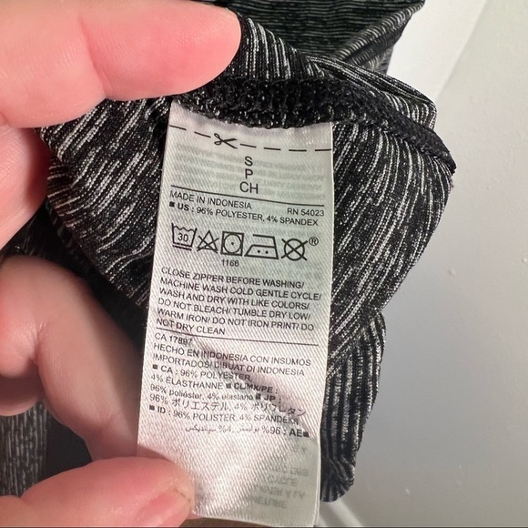 Old Navy Half Zip Running Pullover Soft Black Stripe - Picture 10 of 10